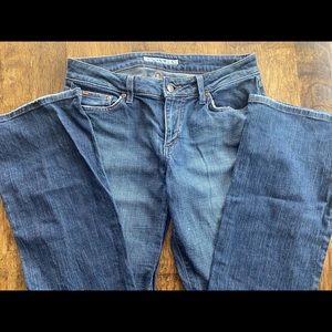 Size 30, Joe’s Jeans, style is Honey